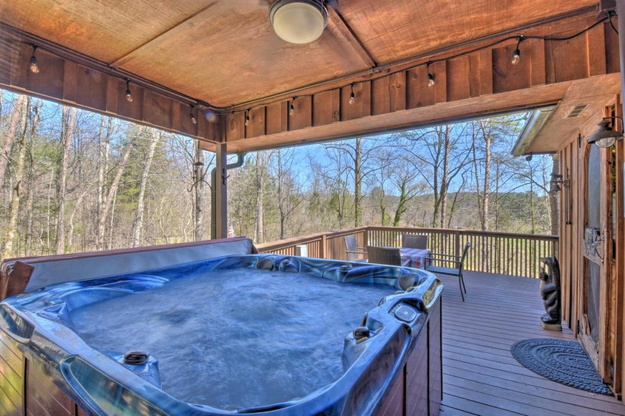 Helen Cabin With Deck And Hot Tub Less Than Half Mi To Main St Exterior photo