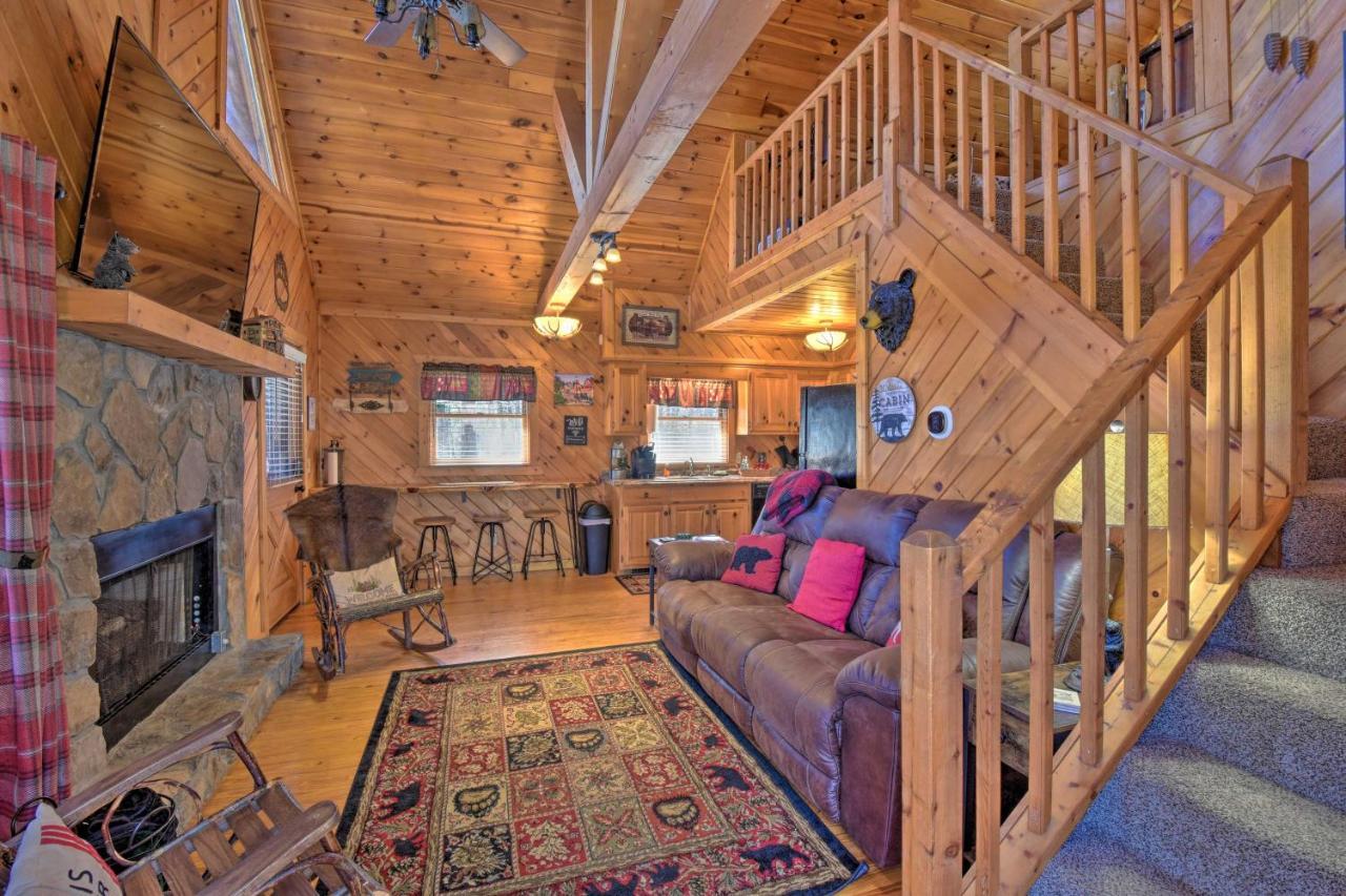 Helen Cabin With Deck And Hot Tub Less Than Half Mi To Main St Exterior photo