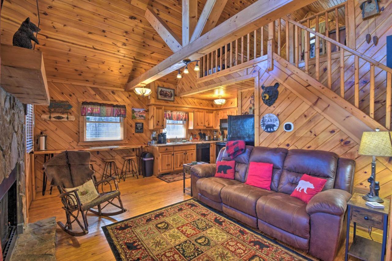 Helen Cabin With Deck And Hot Tub Less Than Half Mi To Main St Exterior photo