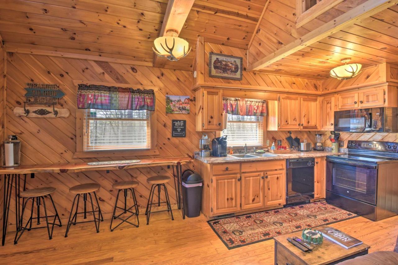 Helen Cabin With Deck And Hot Tub Less Than Half Mi To Main St Exterior photo