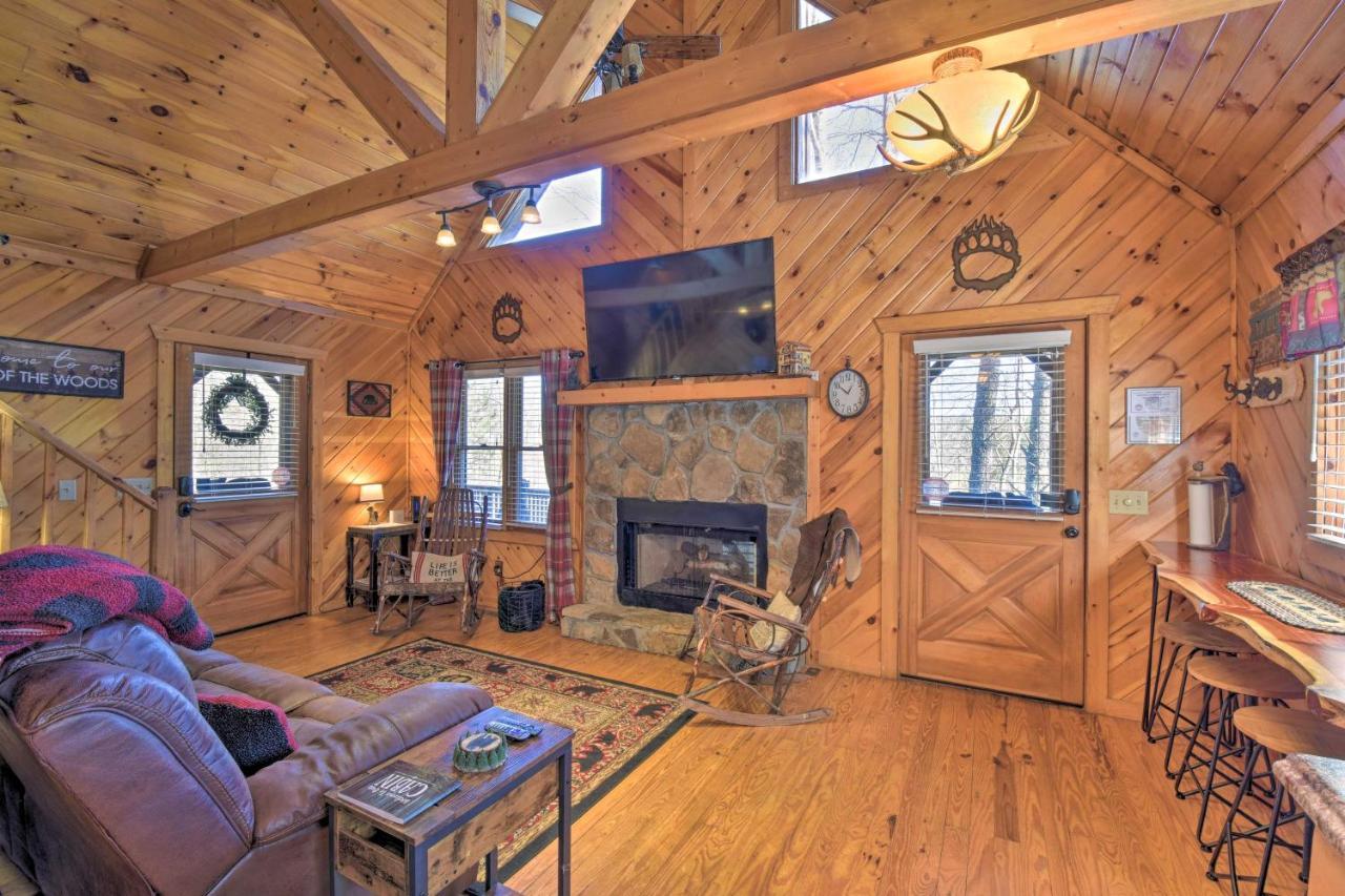 Helen Cabin With Deck And Hot Tub Less Than Half Mi To Main St Exterior photo