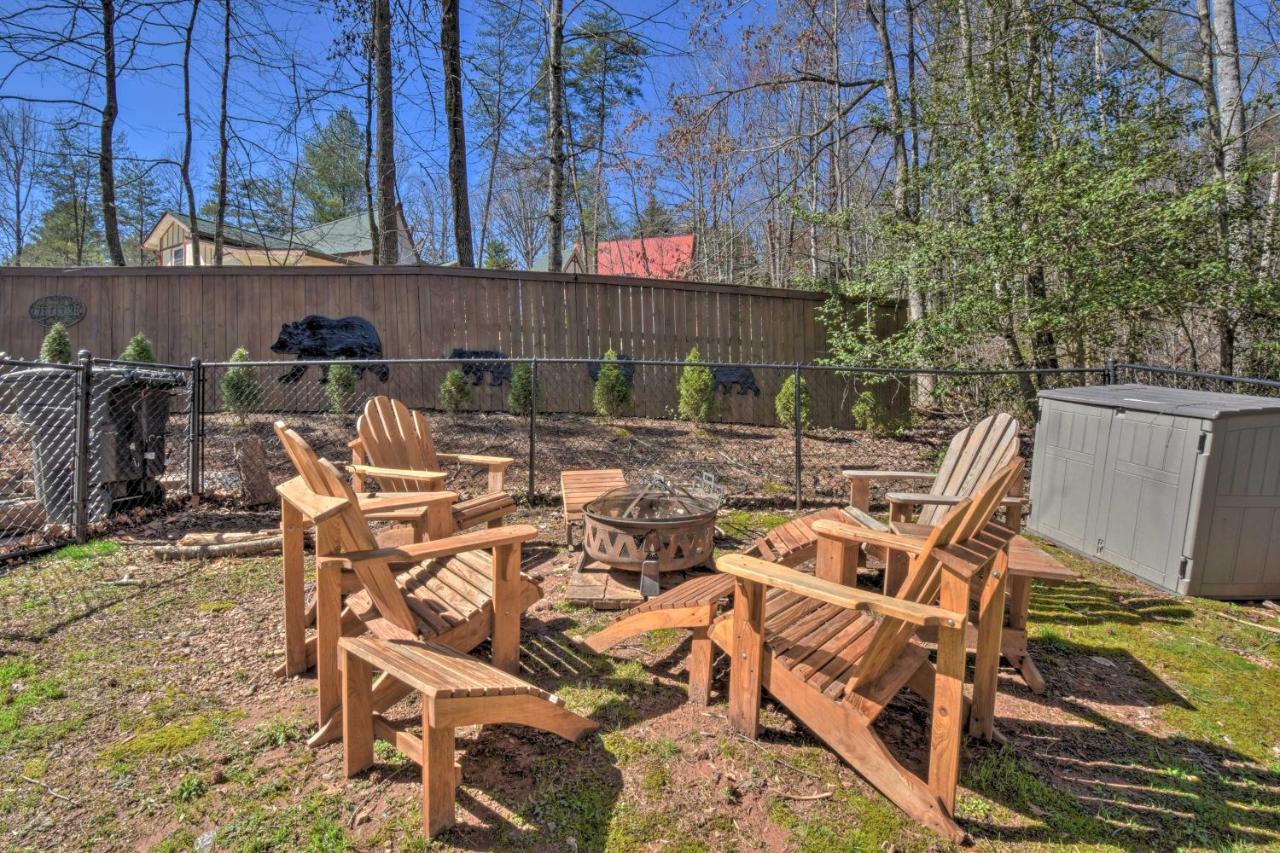 Helen Cabin With Deck And Hot Tub Less Than Half Mi To Main St Exterior photo