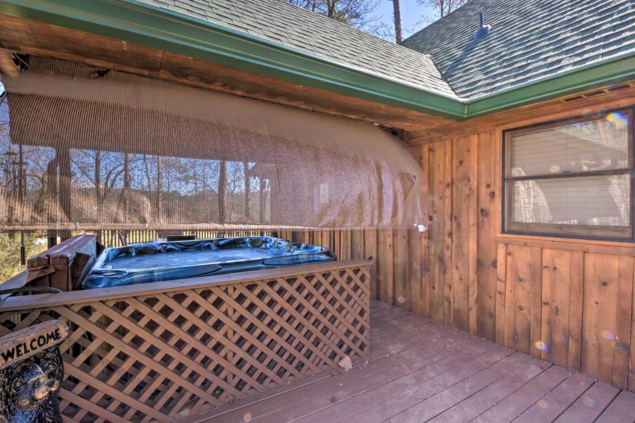 Helen Cabin With Deck And Hot Tub Less Than Half Mi To Main St Exterior photo