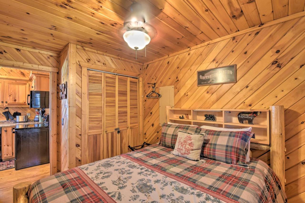 Helen Cabin With Deck And Hot Tub Less Than Half Mi To Main St Exterior photo