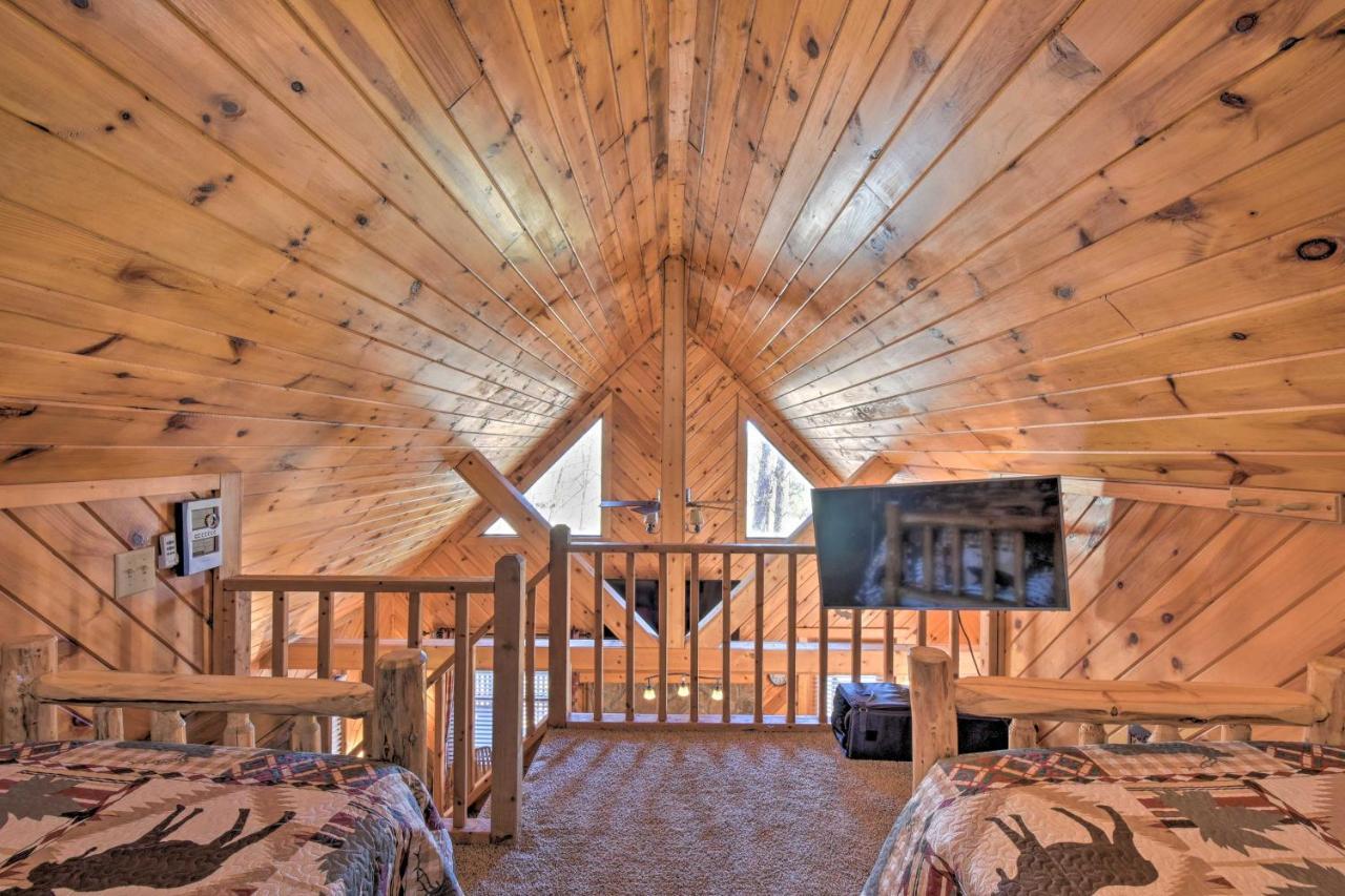 Helen Cabin With Deck And Hot Tub Less Than Half Mi To Main St Exterior photo