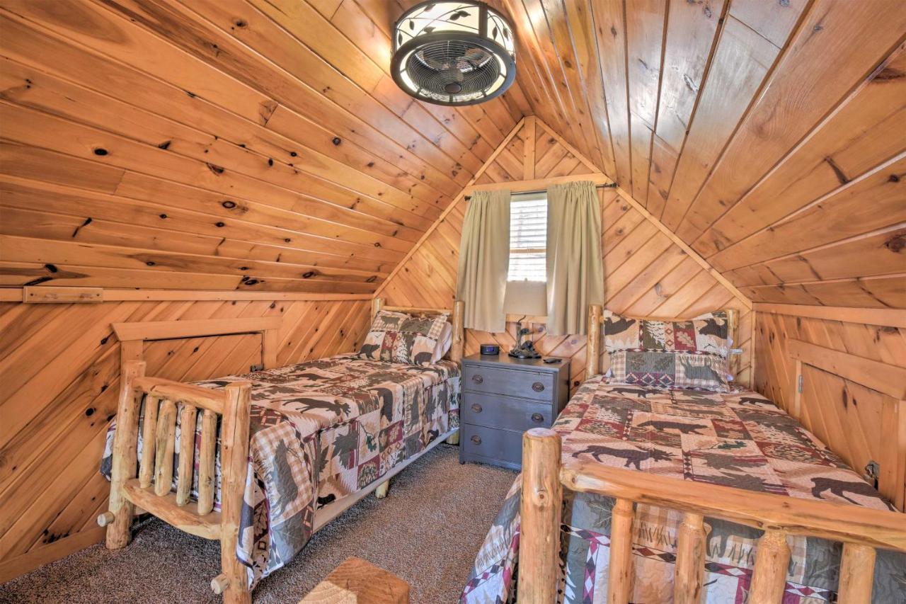 Helen Cabin With Deck And Hot Tub Less Than Half Mi To Main St Exterior photo
