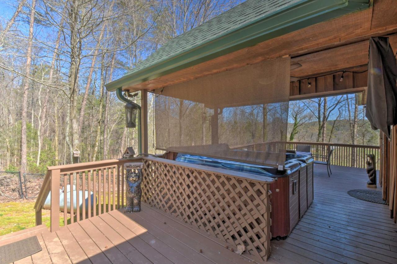 Helen Cabin With Deck And Hot Tub Less Than Half Mi To Main St Exterior photo