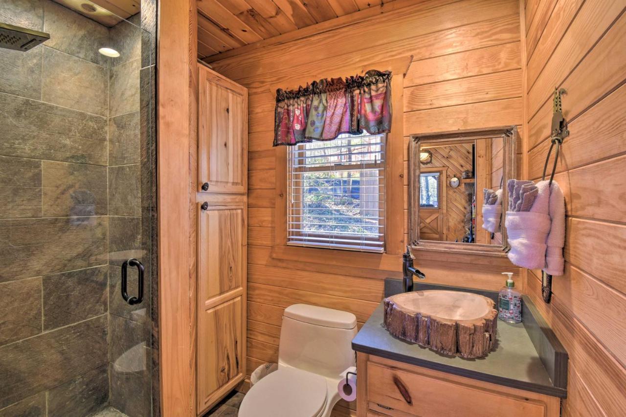 Helen Cabin With Deck And Hot Tub Less Than Half Mi To Main St Exterior photo