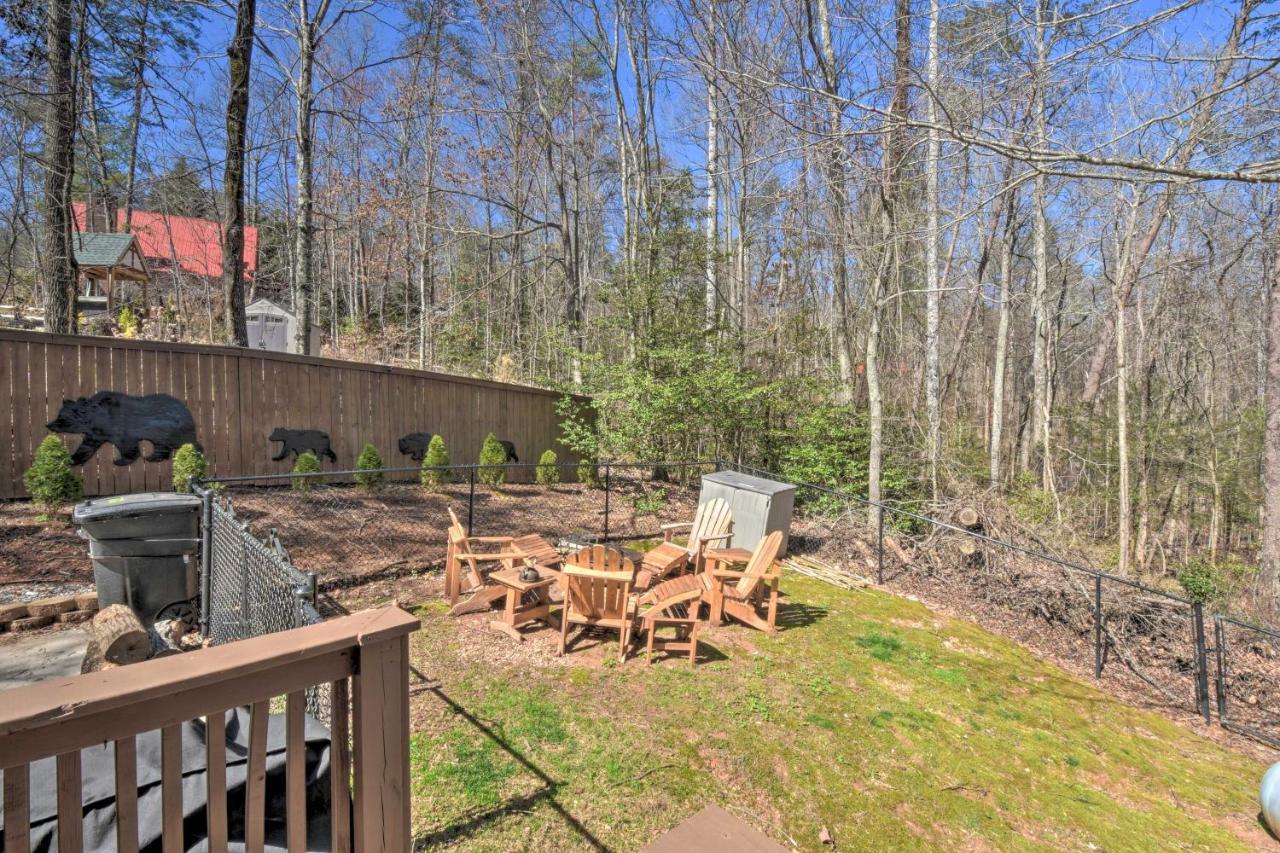 Helen Cabin With Deck And Hot Tub Less Than Half Mi To Main St Exterior photo